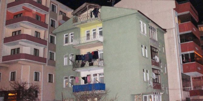 Dilencilikten İşlem Gördü Çatıya Çıktı