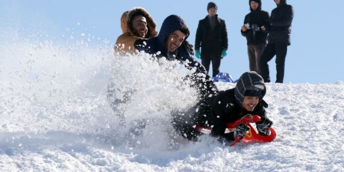 Düştüler, Kalktılar Yine Kaydılar