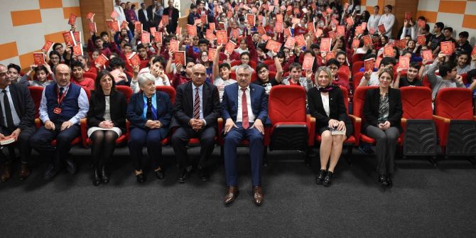 Seyhan Belediyesi, 30 Bin "Nutuk" Dağıttı