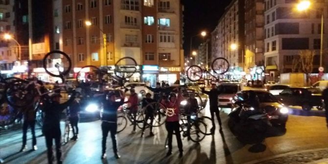 Bisikletliler ’Trafikte Biz De Varız’ Dedi