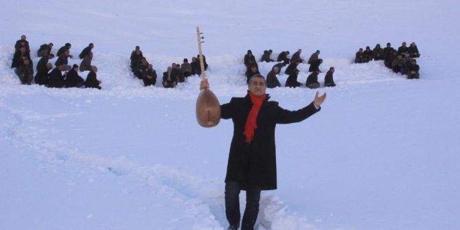 Hakkari’de İnsan Halkasıyla Karlı Dağlara ‘Evet’ Yazıldı