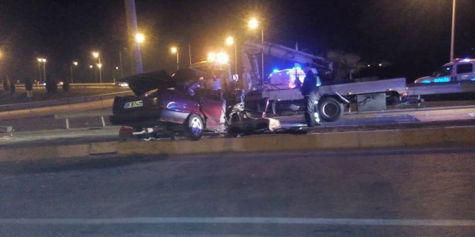 Denizli’de Otomobil Önce Araca, Sonra Direğe Çarptı: 1 Ölü, 5 Yaralı