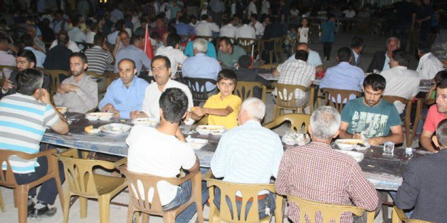 Hakkari’de Demokrasi Nöbeti Devam Ediyor