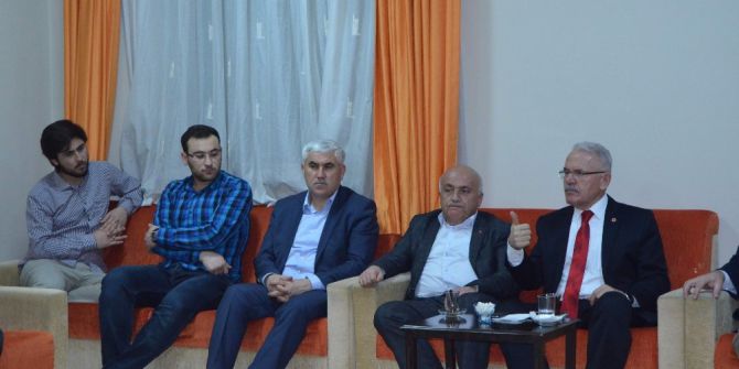 Rektör Karacabey Yurt Öğrencileriyle Bir Araya Geldi