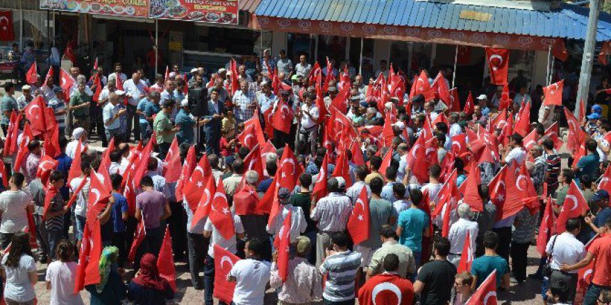 Çemişgezek’te Demokrasi Ve Milli İradeye Saygı Mitingi