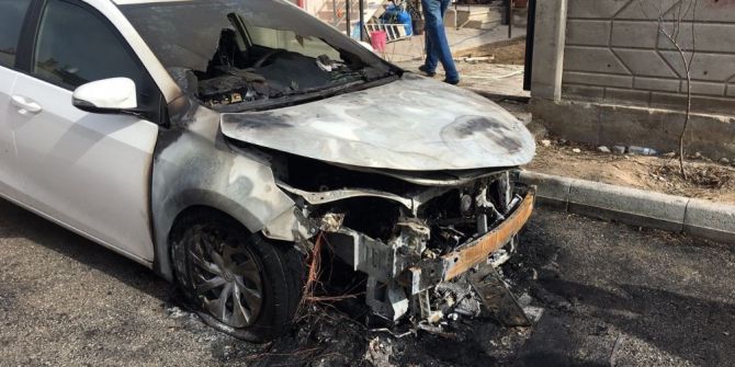 Karaman’da Park Halindeki Otomobil Yandı