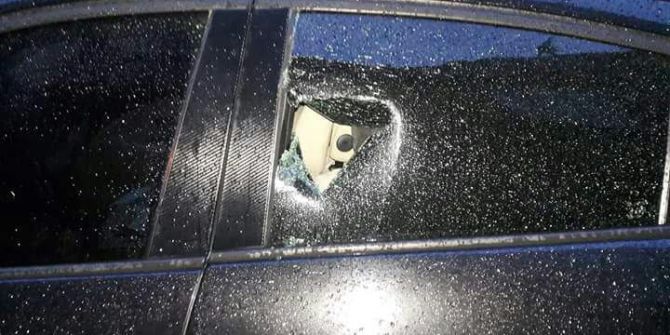 Bursa’da Otomobillerin Camlarını Kıran Hırsızlar Değerli Eşyaları Çaldı