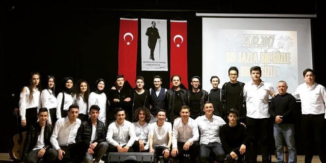 Lise Öğrencileri Köy Okulları İçin Yardım Konseri Düzenlendi