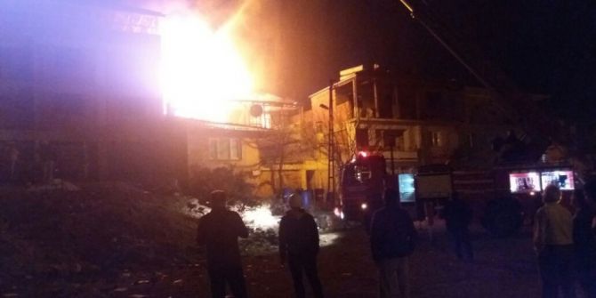 Yangın Bir Evi Kullanılamaz Hale Getirdi