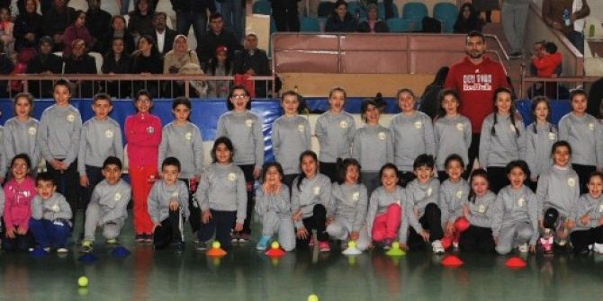 Voleybolcular Tenisçilere Karşı