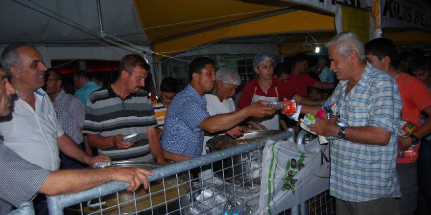 İyider’den Demokrasi Nöbetiçilerine Helva