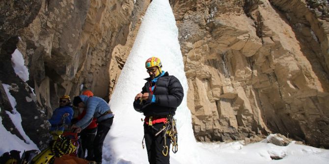 Dağcılar Van’da Buzul Şelalesine Tırmandı