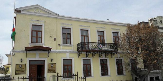 Azerbaycan Kars Başkonsolosluğu Bayraklarını Yarıya İndirdi
