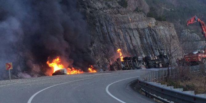 Devrilen Mazot Yüklü Tanker Yandı