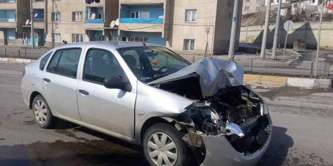 Aşkale’de Maddi Hasarlı Trafik Kazası