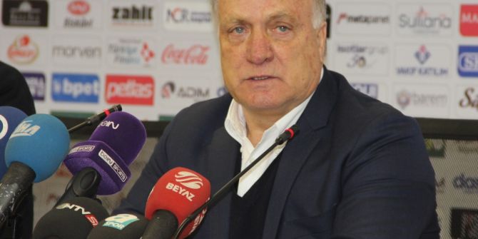 Advocaat: "Takımımda Öz Güven Eksikliği Görüyorum"