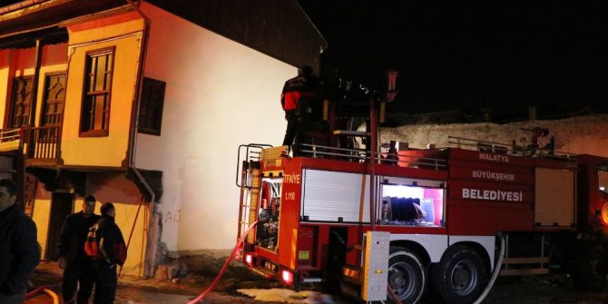 Aynı Mahallede Bir Gün Arayla 2 Yangın