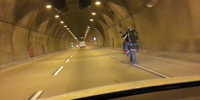 Bunlar Da Motosikletli Magandalar