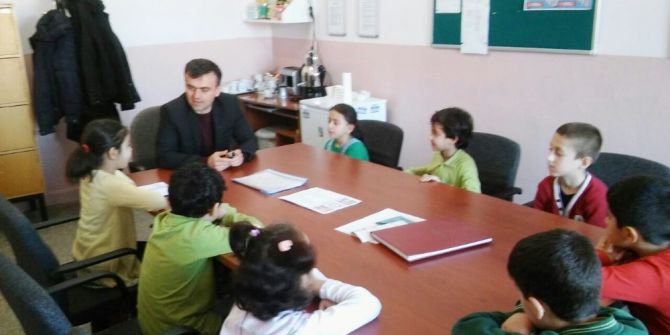 Okul Müdürü, Okul Meclis Başkanı Ve Sınıf Temsilcileri İle Görüştü