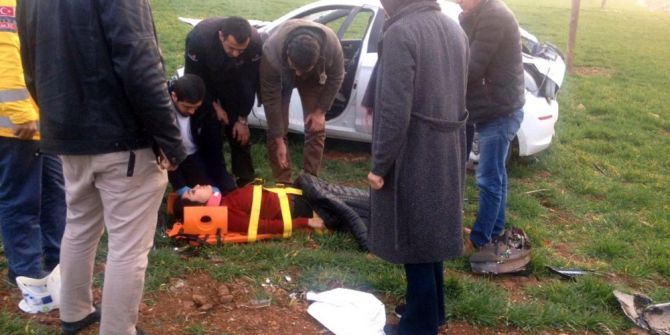 Otomobil Metrelerce Yükseklikten Tarlaya Uçtu: 1 Yaralı