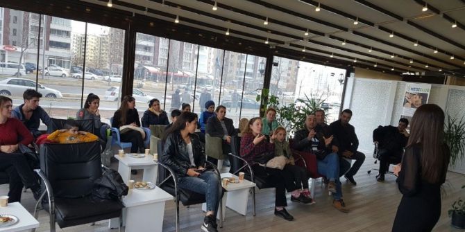 Milli Sporculara Beslenme Ve Postür Eğitimi