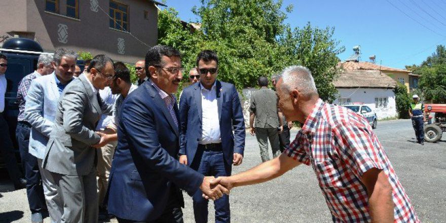 Bakan Tüfenkci Demokrasi Şehitlerinin Ailelerini Ziyaret Etti