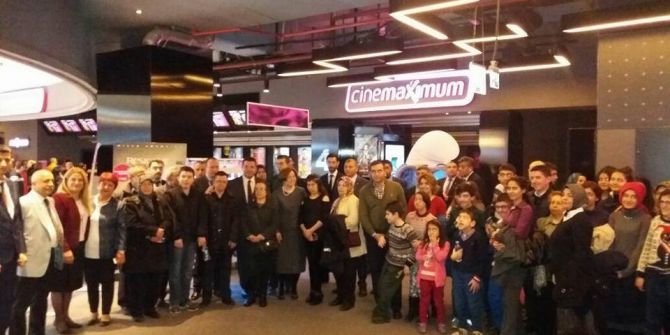 Eskişehir Ülkü Ocaklarından Otistik Ve Down Sendromlu Çocuklar İçin Sinema Etkinliği