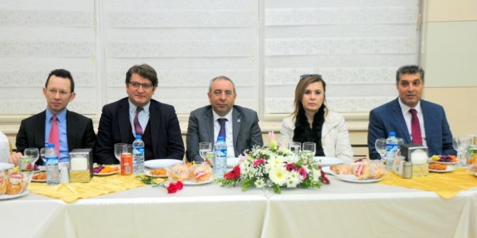 Yyü Diş Hekimliğinde Önlük Giydirme Töreni