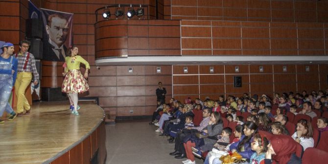 Büyükşehir Belediyesinde Çocuklar İçin Tiyatro Keyfi Sürüyor