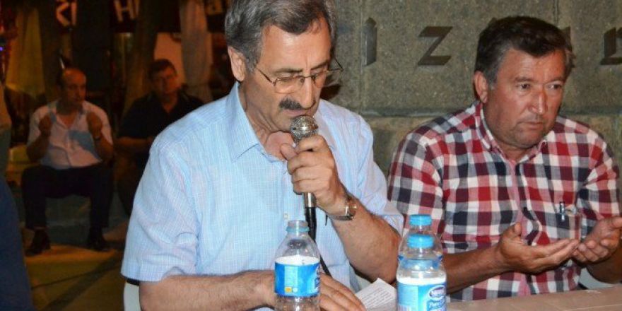 Ayvalık’taki Demokrasi Nöbetinde Mevlid-i Şerif Okunup Pilav Dağıtıldı