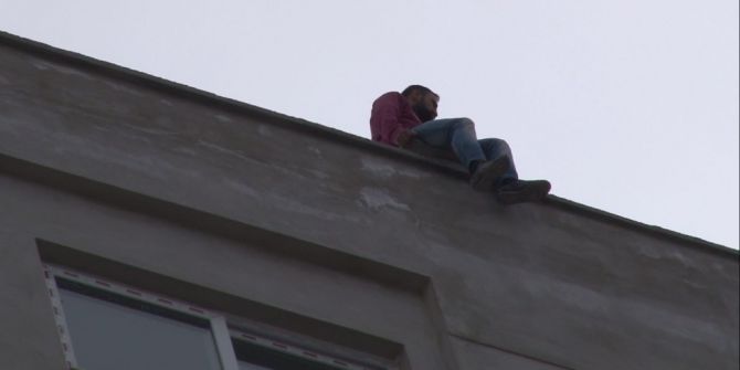 Sağır Ve Dilsiz Kişi Parasını Alamadığı Gerekçesiyle İntihara Kalkıştı