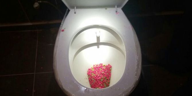 Uyuşturucu Tacirleri ’Sifonu’ Çekemeden Yakalandı