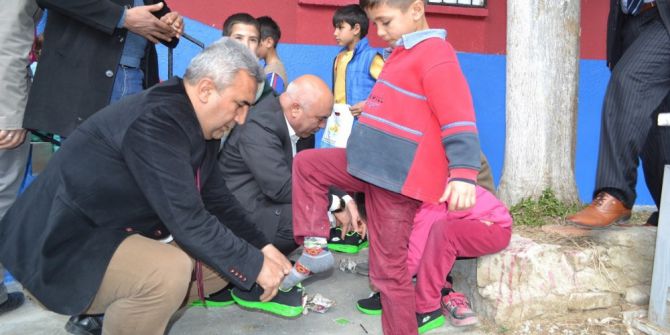 100 Köy Okuluna 100 Kütüphane Projesi Yüz Güldürüyor