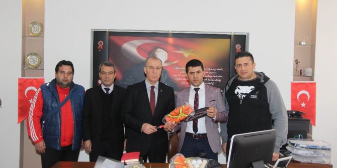 Gençlik Hizmetleri Ve Spor’dan Malzeme Desteği