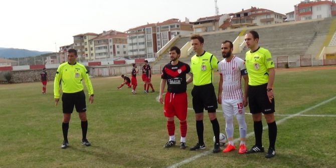 Bilecik’te Yardımcı Hakemin Manidar Davranışı