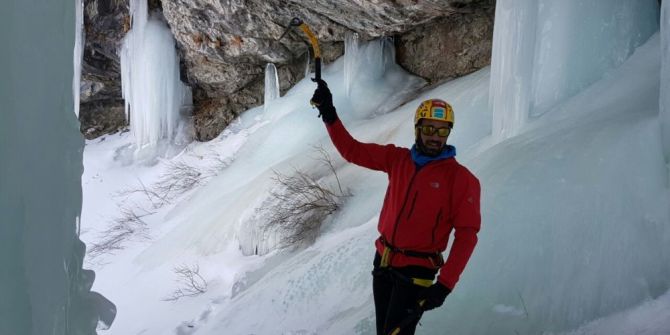 Van’da Buzul Şelalesine Tırmanış