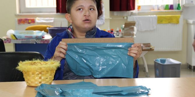 Galoşlar Özel Çocuklardan