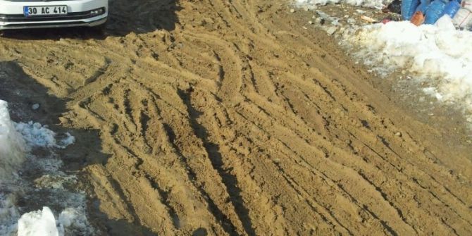 Mahalle Halkı, Yollarının Onarılmasını İstiyor