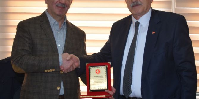 Giresun İl Genel Meclis Başkanı Mürşit Gürel’e Muhtarlardan Teşekkür Plaketi
