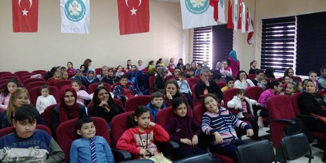 Ahmetli’nin Şirin Çocukları ‘Şirinler’ Oyunuyla Eğlendi