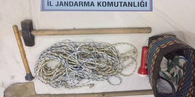 Jandarmadan Definecilere Suçüstü; 8 Gözaltı