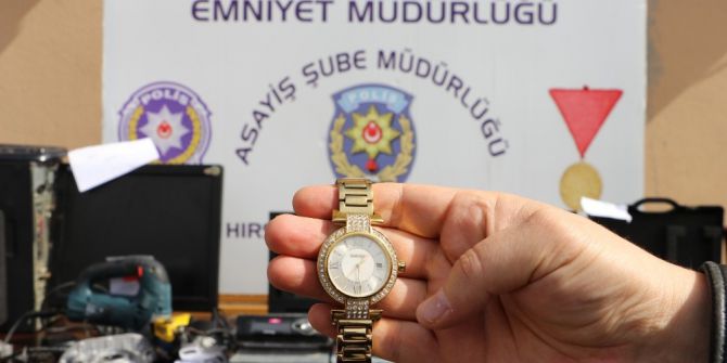 Çaldıkları Malzemeleri Akrabalarına Hediye Etmişler