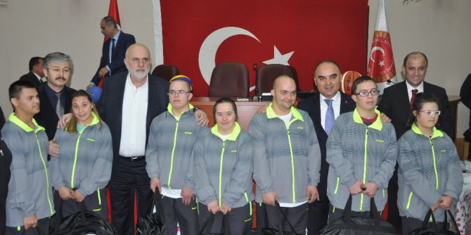 Isparta’da Kulüplere Malzeme Desteği