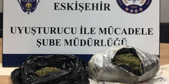 Polisi Görünce Yan Yola Sapan Tırda Esrar Ele Geçirildi