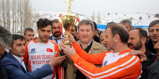 Talas’ta Mahalleler Arası Futbol Turnuvası Düzenlendi