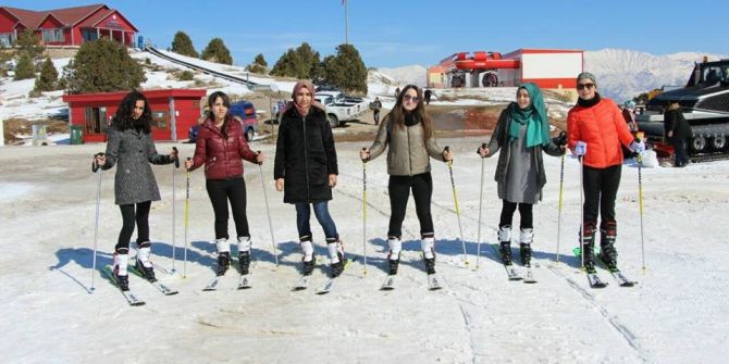 Erzincan’da Kyk’lı Kızlar Kayak Öğreniyor