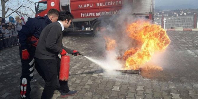 İtfaiyeden Yangın Ve Deprem Tatbikatı