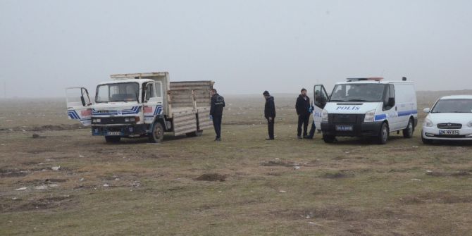 Çekme Belgeli Kamyonetle Birlikte İçi Boş İş Yeri Kasasını Çaldılar