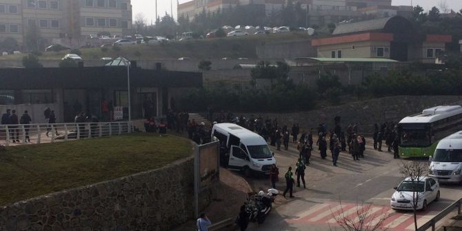 Kocaeli Üniversitesi’nde Karşıt Gruplar Birbirine Girdi: 60 Gözaltı