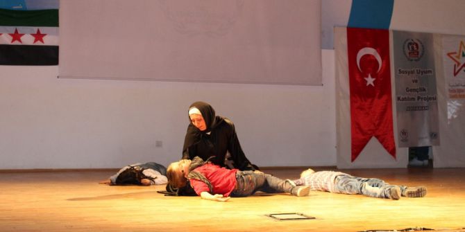 Suriyeli Çocuklar Bu Kez Tiyatro Oyunu İle Duygulandırdı